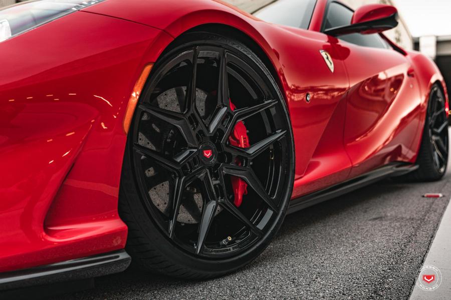 Детали экстерьера Ferrari 812 Superfast by Novitec Rosso on Vossen Wheels (EVO-4) 2020 года  (фото 14 из 40)